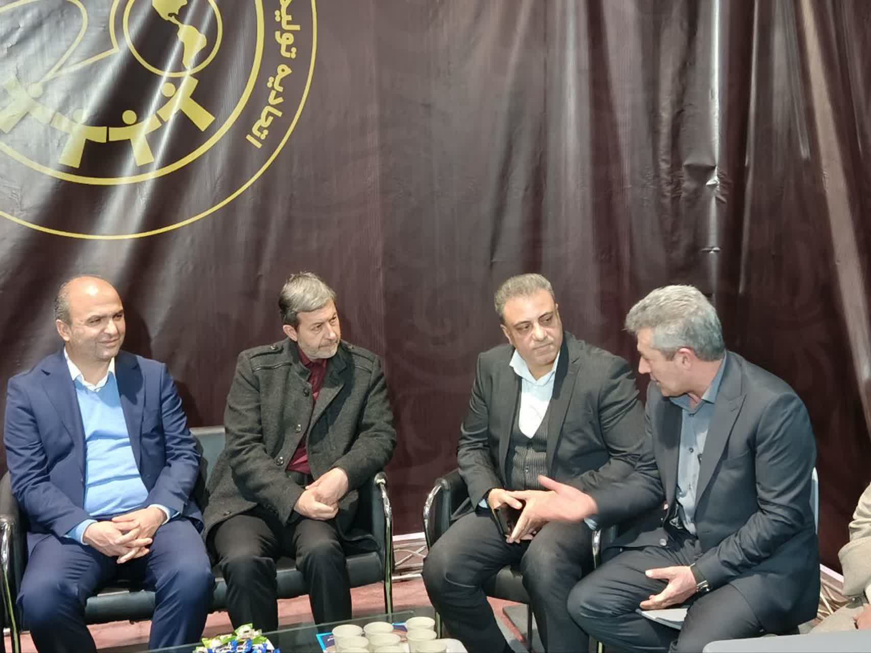 بازدید استاندار اصفهان از غرفه شرکت کیمیای وحدت در نمایشگاه بینالمللی